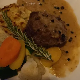 Great filet mignon special tonight with peppercorn sauce excellent