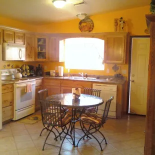 kitchen/fully equipped