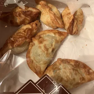 Cebolla y Queso Empanada