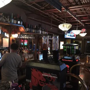 Bar!