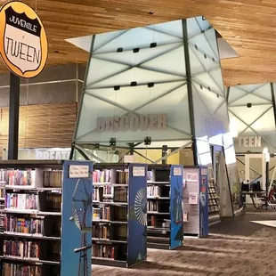 This is one of the "tower rooms" I was talking about that would be good for study groups to use