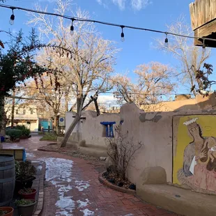 Beautiful, cool morning. Bring sunglasses.