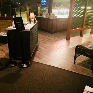 This is what it looks like when you go in!  I so love the ambience in this place very much because it didn't even hurt my eyes