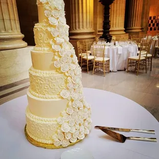 a three tiered wedding cake