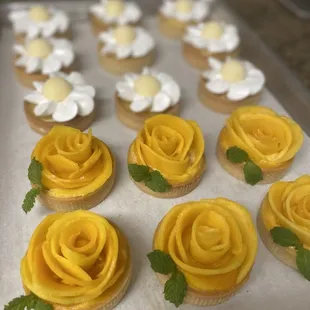 Mango and lemon tartlets