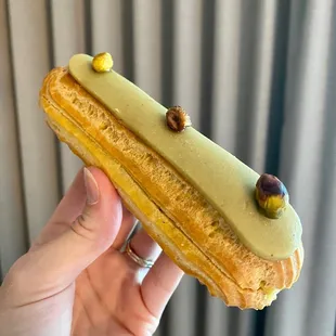 Pistachio Éclaire