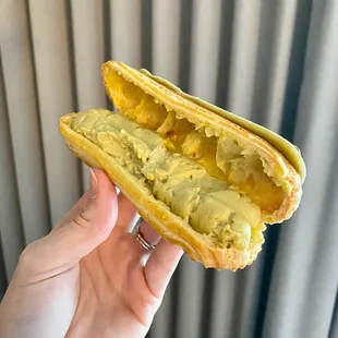 Pistachio Éclair (inside)