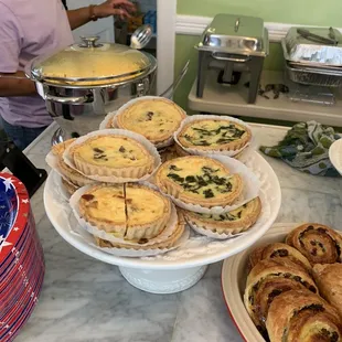 Small spinach and ham quiche