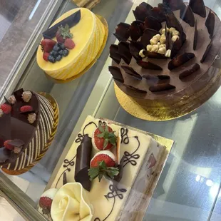 food, dessert, cupcakes