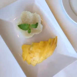 Sticky rice and mango