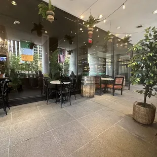 the outside of the restaurant