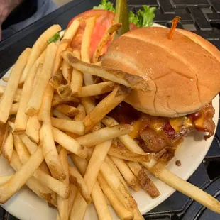 Bbq bacon Westend Burger with fries
