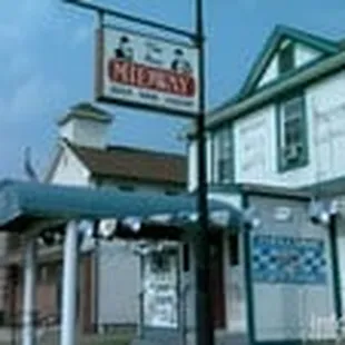 the outside of the restaurant