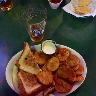 Sandwich, Buffalo chips and Shells beer