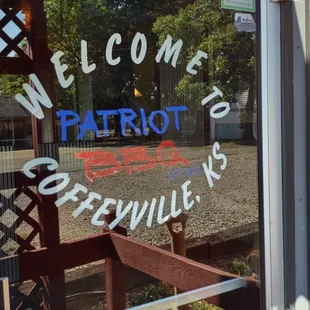 a sign in the window of a restaurant