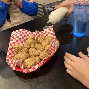 food, chicken wings and fried chicken