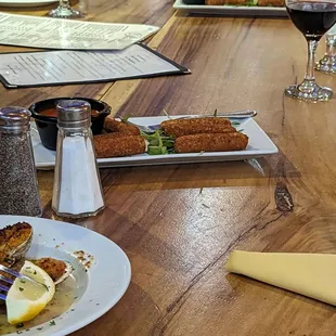 chicken wings and fried chicken, food