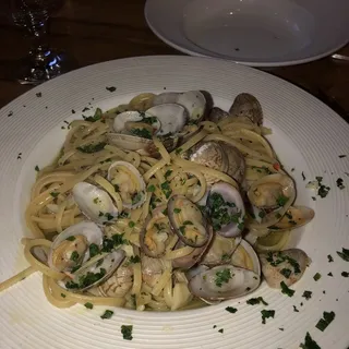 Linguine with White Clam Sauce