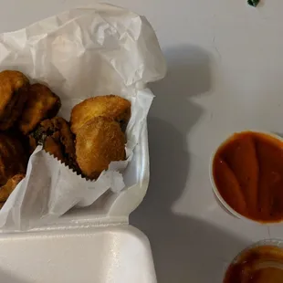 Jalapeño poppers and sauce