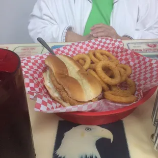 Catfish sandwich with onion rings