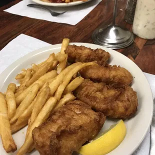 Ohhhhhh FISH FRY battered cod and it cans with a little dish of slaw and a piece of soft rye bread. Irresistible yes?