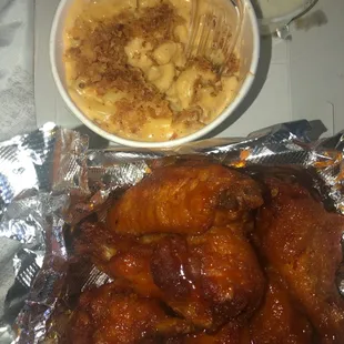 Non Breaded Wings mango habanero 10 pieces well done with truffle Mac and cheese couldn&apos;t resist