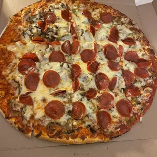 Pat&apos;s Special Thin Crust Pizza