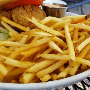 Shoe string fries. Excellent and addictive.