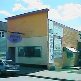 a car parked in front of a building