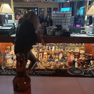 Bartender playing games on her phone on duty. Nicccee.