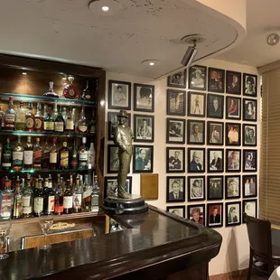 Got a picture without a big crowd.  Zoom in to see the celebs amd see if you can find Frank Sinatra.