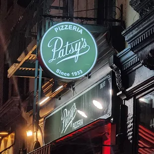 Really good stuffed mushrooms and pizza! Super thin crust.