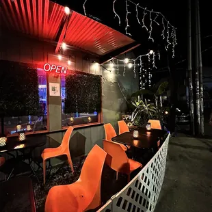 Outdoor seating, fun ambiance even if located right on the corner
