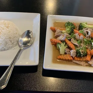 31. Stir-Fried Broccoli with pork