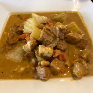 Masa-muhn curry with tofu