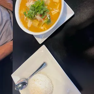 25. Large Coconut Soup (Tom Kha)