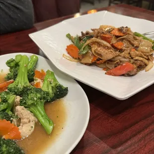Chicken and Broccoli in Oyster Sauce and Combination Drunken  Noodles
