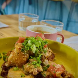 LOADED HASHBROWNS Fried chicken, red onion, tomato, fancy ranch