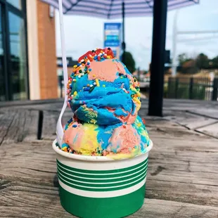 Superman ice cream in a &quot;minnow&quot; cup.