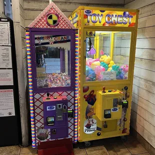 Arcade claw machines
