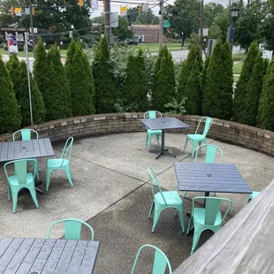 Some of the patio seating out front. Secluded from High Street.