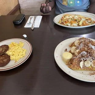 We ordered the French toast with pecans and bananas added, scrambled eggs and two home made sausages, omelets with home fries