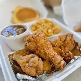 Fried Chicken Combo (with Mac and cheese, rice and gravy, cornbread)