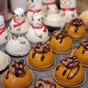 Holiday Magic Coco-bombs, White chocolate, Salted Caramel, Oreo flavors