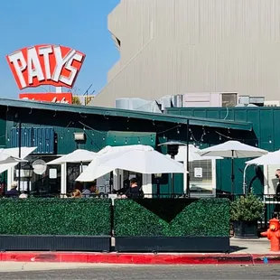 the outside of the restaurant