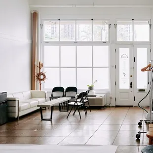 Bright and minimalist, Pauahi Street Photo Studio offers a clean, open space perfect for capturing creativity in Honolulu.