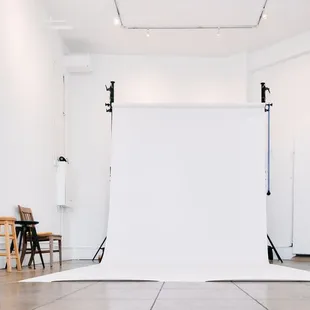 Spacious and well-lit, Pauahi Street Photo Studio offers a versatile setup ideal for fashion shoots and creative projects in Honolulu.