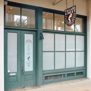 Pauahi Studio offers a first-floor walk-up, providing easy access to a bright, versatile space perfect for all your creative needs.