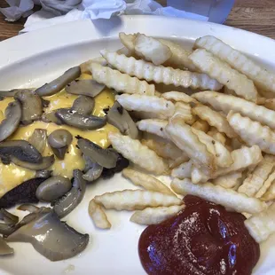 Hamburger steak with cheese &amp; mushrooms