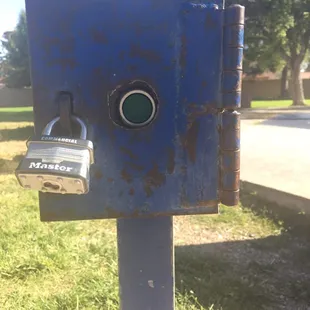 Not sure how to turn on the water features at the splash pad? Look out for this blue box and press the green button.